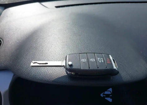 2020 Kia Rio S z USA, uszkodzony, nr VIN 3KPA24AD7LE268272